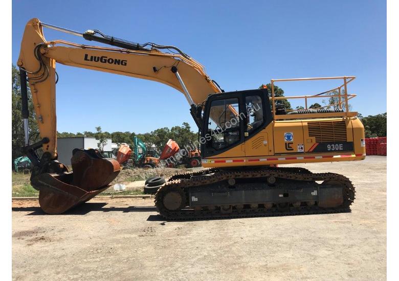 caption 2016 LiuGong 930 Excavator - 30T with only 300 hrs