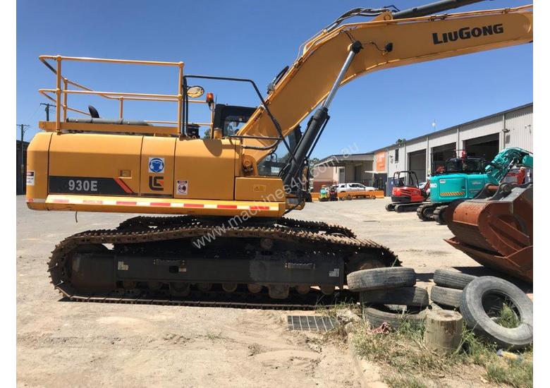 caption 2016 LiuGong 930 Excavator - 30T with only 300 hrs