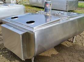 1,570lt STAINLESS STEEL TANK, MILK VAT - picture2' - Click to enlarge