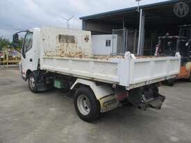 Hino 300 Series - picture2' - Click to enlarge