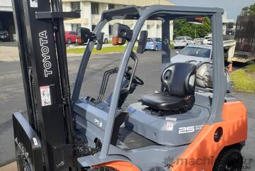 ACTIVE FORKLIFTS - TOYOTA FORKLIFT For Sale 8FG25 2012 MODEL 2.5 Ton 6000mm Lift height Solid Tyres ACTIVE FORKLIFTS - TOYOTA FORKLIFT For Sale 8FG25 2012 MODEL 2.5 Ton 6000mm Lift height Solid Tyres