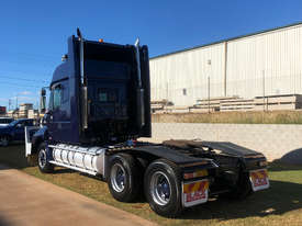 Iveco Powerstar 7500 Primemover Truck - picture2' - Click to enlarge