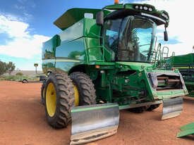 John Deere S660 Header(Combine) Harvester/Header - picture0' - Click to enlarge