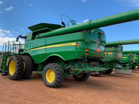 John Deere S660 Header(Combine) Harvester/Header - picture0' - Click to enlarge