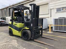 Refurbished Container Access 3.0t LPG CLARK Forklift - picture0' - Click to enlarge