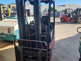 Linde Electric 1.6T Forklift with brand new batteries - picture1' - Click to enlarge
