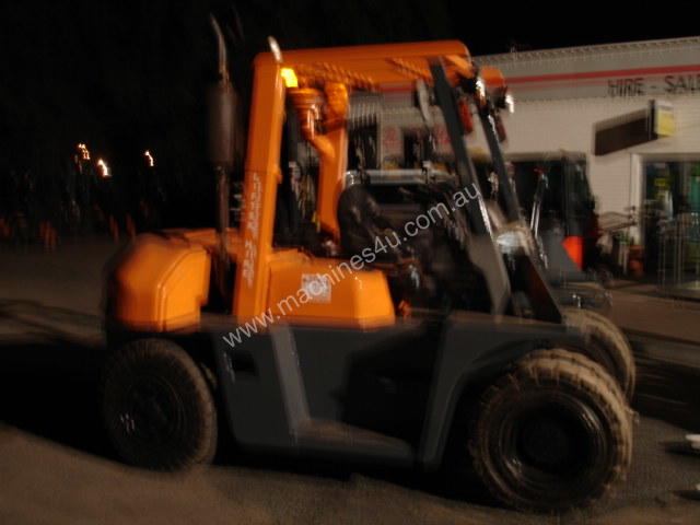 caption FORKLIFT TCM TOYOTA CROWN FD70Z8 HIRE OR BUY