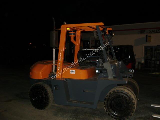 caption FORKLIFT TCM TOYOTA CROWN FD70Z8 HIRE OR BUY