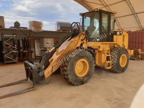 CAT 930H Loader with Fork Attachment