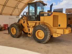 CAT 930H Loader with Fork Attachment - picture1' - Click to enlarge