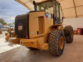 CAT 930H Loader with Fork Attachment - picture2' - Click to enlarge