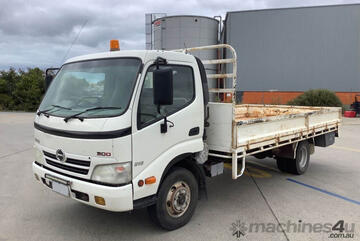 Hino 816 - 300 Series Tray Truck
