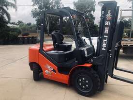 Diesel 3 Ton Forklift for Hire Central Queensland - picture0' - Click to enlarge