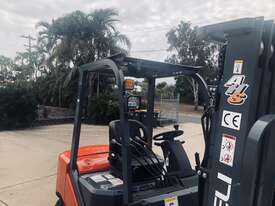 Diesel 3 Ton Forklift for Hire Central Queensland - picture1' - Click to enlarge
