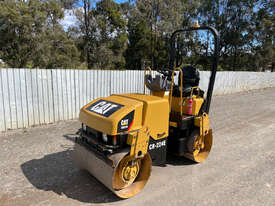 Caterpillar CB224E Vibrating Roller Roller/Compacting - picture0' - Click to enlarge