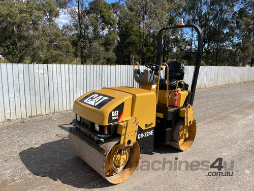 Caterpillar CB224E Vibrating Roller Roller/Compacting