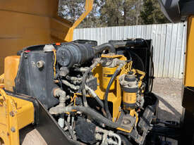 Caterpillar CB224E Vibrating Roller Roller/Compacting - picture0' - Click to enlarge