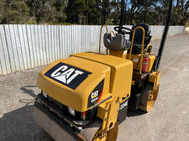 Caterpillar CB224E Vibrating Roller Roller/Compacting - picture1' - Click to enlarge