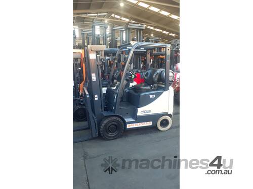 2010 Model Crown container entry forklift for sale -1.8 ton capacity 4.5m lift height solid tyres