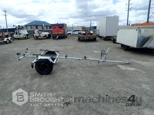 CUSTOM BUILT SINGLE AXLE BOAT TRAILER