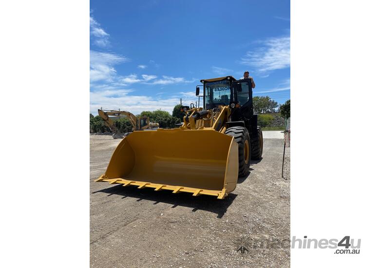 caption HERCULES Heavy Duty HD656F Wheel Loader