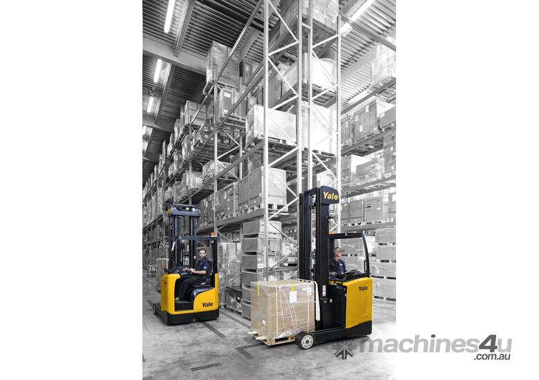 caption Sit- on Moving Mast Reach Truck