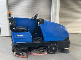 American Lincoln SC7730 Battery Ride On Sweeper/Scrubber - picture0' - Click to enlarge