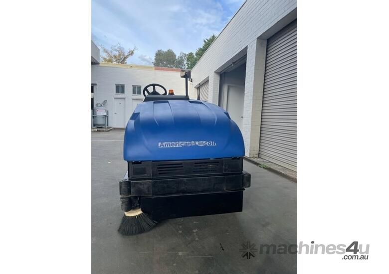 caption American Lincoln SC7730 Battery Ride On Sweeper/Scrubber