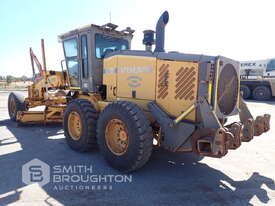 2004 VOLVO G710B MOTOR GRADER - picture2' - Click to enlarge