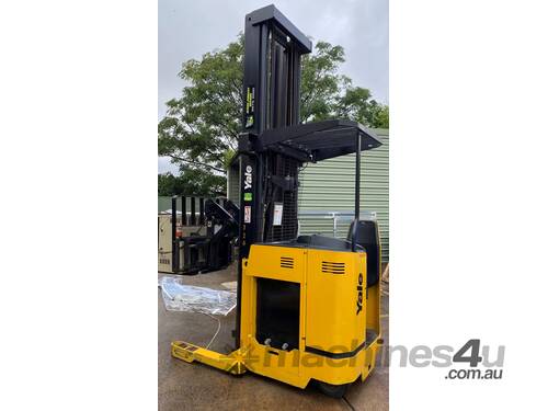 High Reach Low Hours 2 ton Capacity