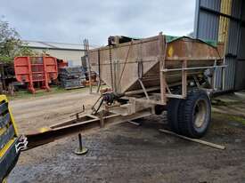 Crump 3 Tonne Trailing Super Spreader - picture0' - Click to enlarge