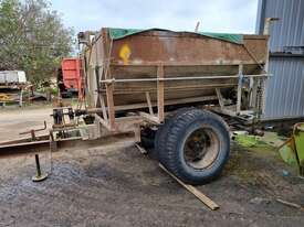 Crump 3 Tonne Trailing Super Spreader - picture1' - Click to enlarge