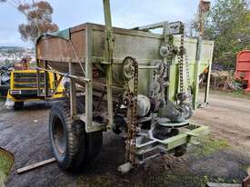 Crump 3 Tonne Trailing Super Spreader - picture2' - Click to enlarge