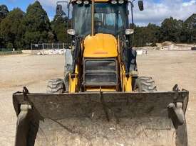 JCB 3CX Backhoe Loader - picture1' - Click to enlarge