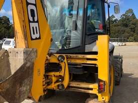 JCB 3CX Backhoe Loader - picture2' - Click to enlarge