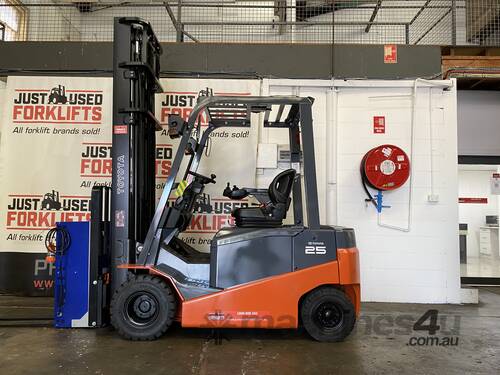 TOYOTA 8FBN25 S/N 18651 2017 MODEL BATTERY ELECTRIC FORKLIFT 4500 MM 2 STAGE MAST ** LOCATED IN STRA