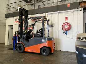 TOYOTA 8FBN25 S/N 18651 2017 MODEL BATTERY ELECTRIC FORKLIFT 4500 MM 2 STAGE MAST ** LOCATED IN STRA - picture2' - Click to enlarge