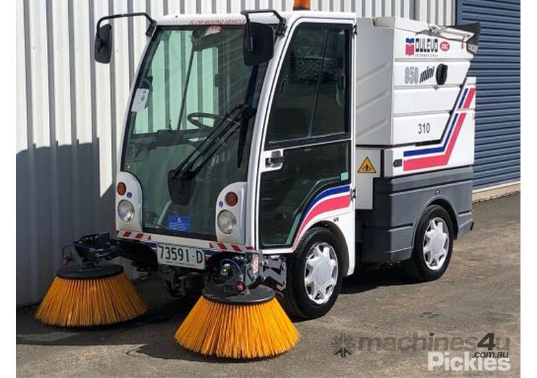 Used dulevo 2017 Dulevo 850DK Street Sweeper in , - Listed on Machines4u