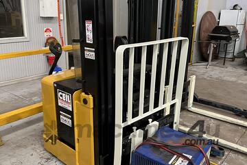 Yale MRW030E Walkie Reach Stacker with Side Shift