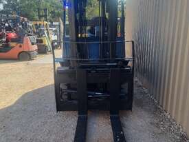 2007 Yale 5T Diesel Forklift - picture1' - Click to enlarge