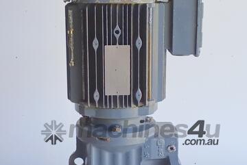 LLOYDS DEALS - SEW Eurodrive 2.2 kW Gear drive Rpm : 47 Ratio : 30.28 KA57B DRE100M4BE2HR/Z/C