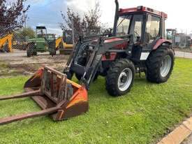 Tractor CASE 4230 84HP 4x4 FEL Bucket and forks - picture0' - Click to enlarge