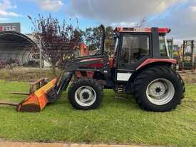 Tractor CASE 4230 84HP 4x4 FEL Bucket and forks - picture0' - Click to enlarge