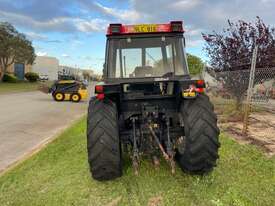 Tractor CASE 4230 84HP 4x4 FEL Bucket and forks - picture2' - Click to enlarge