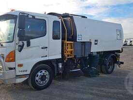 Hino FE - picture2' - Click to enlarge