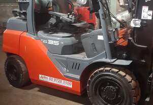 ACTIVE FORKLIFTS - 2016 Toyota 3.5 ton forklift for sale-4.5m mast solid tyres side shift