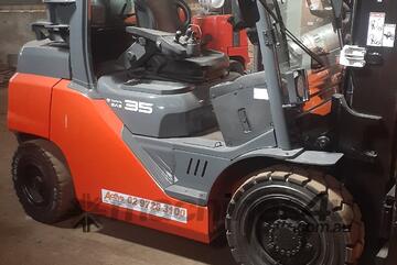 ACTIVE FORKLIFTS - 2016 Toyota 3.5 ton forklift for sale-4.5m mast solid tyres side shift