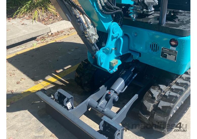 caption LYNFIELD MINI X - 2023 Sunward SWE18UF 1.8T - FOR HIRE