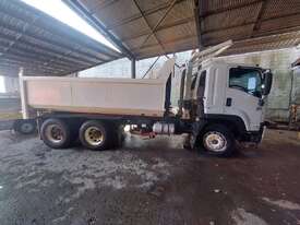 2012 Isuzu fh fvz tipper - picture2' - Click to enlarge