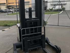 CROWN ELECTRIC WALKIE REACH TRUCK/STACKER - picture2' - Click to enlarge